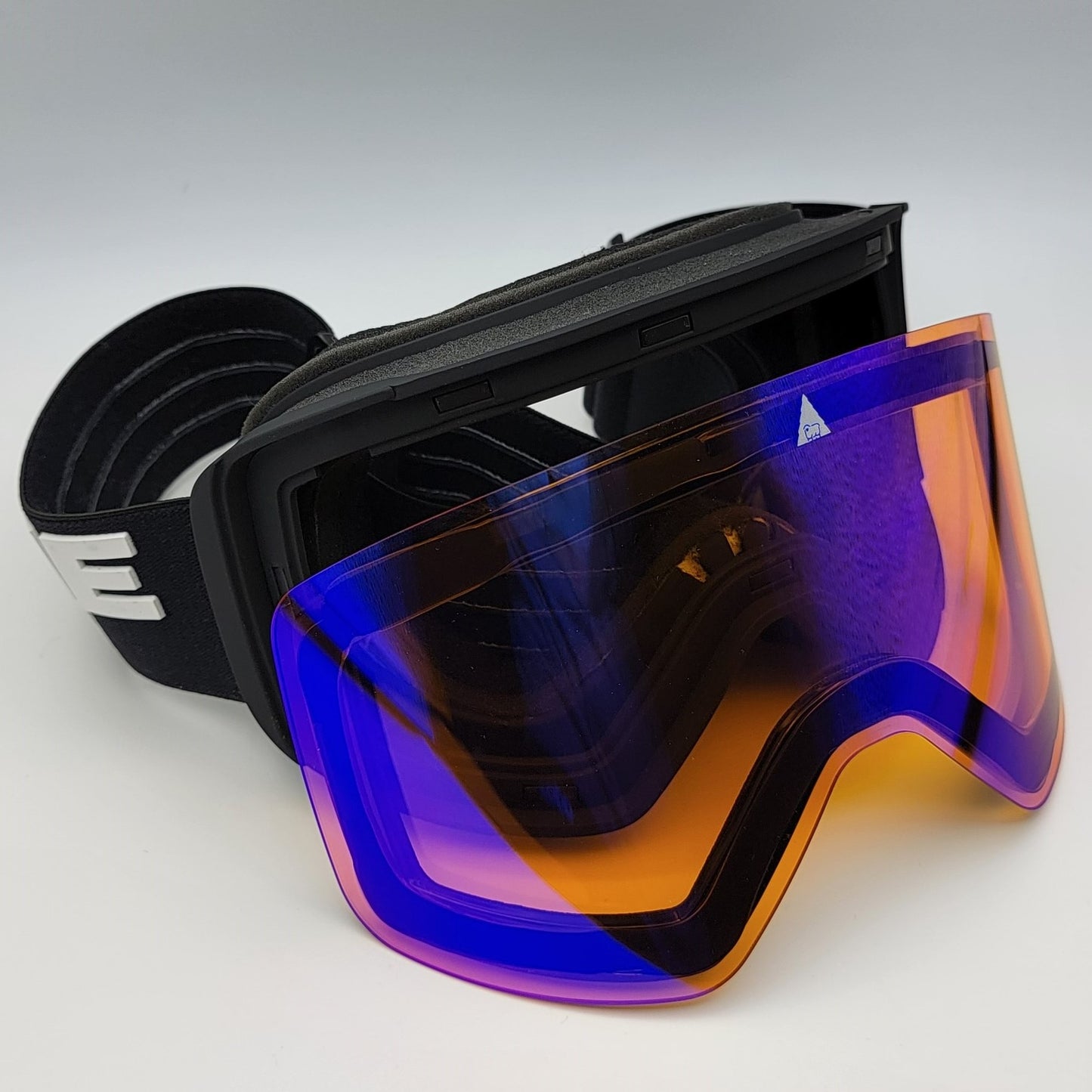 Ski and Snowboard Goggles + Two Magnetic Lenses